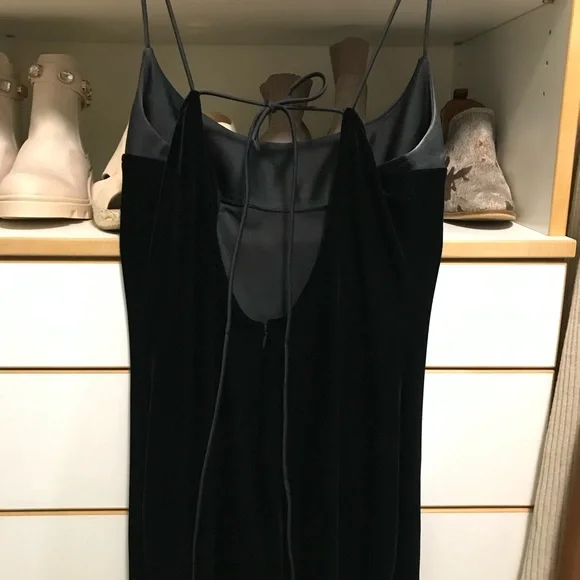 Elegant Black Gown with Jacket - Picture 5 of 8